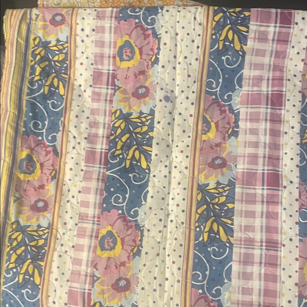 Floral Patchwork Quilt - Multicolor